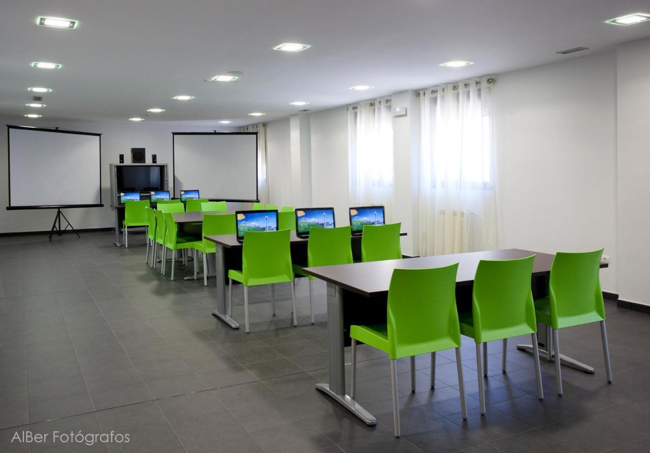 Albergue Francisco Giner De Los Rios Villablino Bagian luar foto